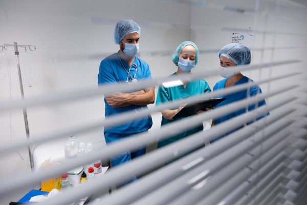 La importancia de una cadena de suministro eficiente en el entorno quirúrgico y hospitalario