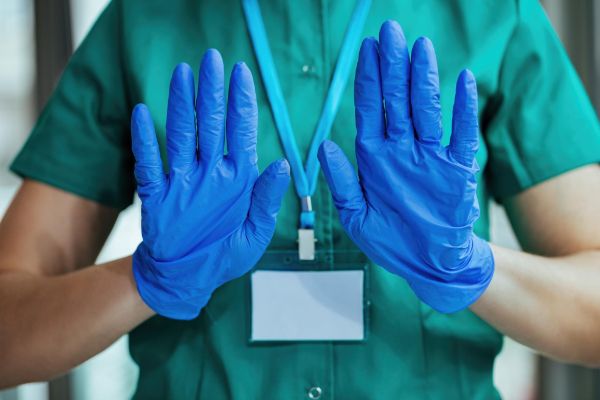 Guía práctica para enfermería: manejo seguro de insumos médicos en clínicas y hospitales