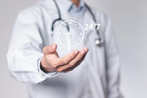 Qué no debe faltar en una clínica de 24 horas: equipamiento e insumos esenciales